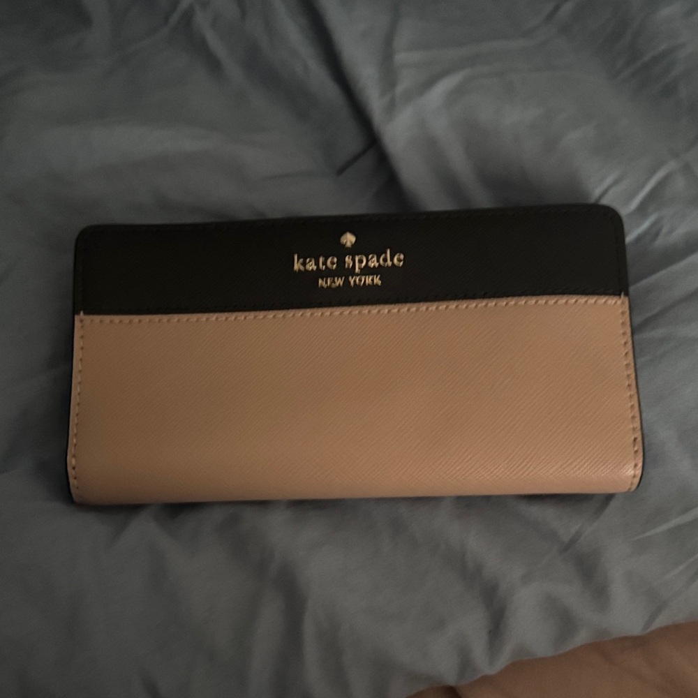 Kate Spade Black and Beige Wallet
New with tags